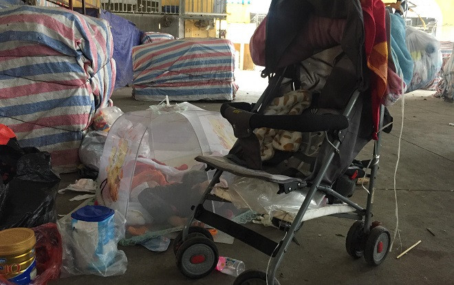 Cuộc sống đầu đường xó chợ của người mẹ cho con 1 tháng tuổi lang thang ngủ vỉa hè khiến nhiều người xót xa Ảnh 2