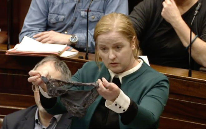 Phiên tòa dùng quần lót làm bằng chứng bênh vực kẻ cưỡng hiếp gây tranh cãi Ảnh 2