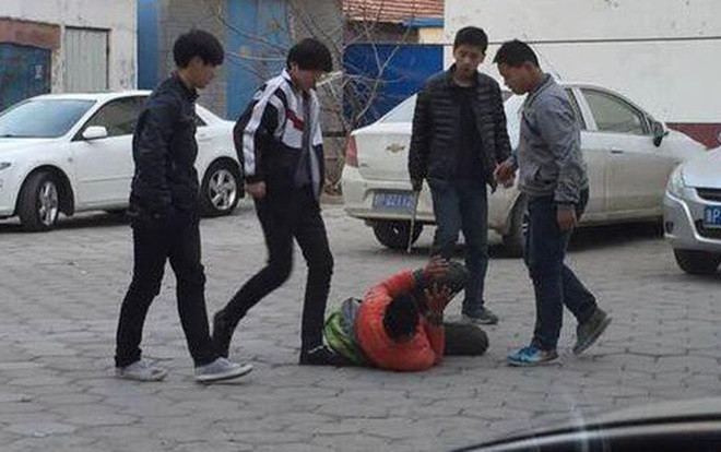 Kinh hoàng với nạn bạo lực học đường: Đẩy ngã bạn từ tầng 15 rơi xuống đất tử vong tại chỗ Ảnh 2
