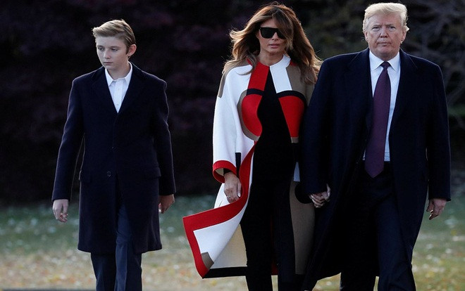 Cậu út nhà Trump bảnh bao cùng gia đình tới Mar-a-Lago dịp lễ Tạ ơn Ảnh 2