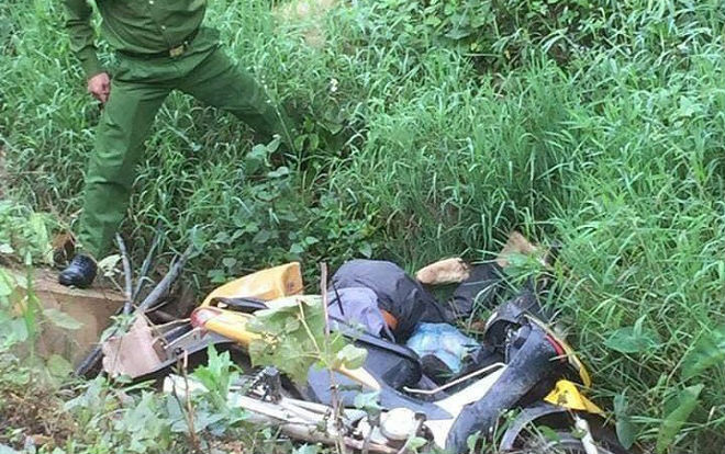 Người đàn ông tử vong dưới cống nước, xe máy đè trúng đầu Ảnh 2