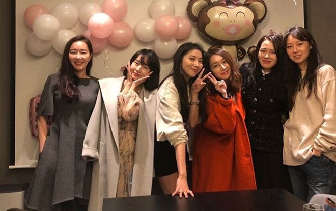 Hội bạn thân Son Ye Jin - Gong Hyo Jin và Lee Min Jung tụ họp tại sinh nhật Oh Yoona, vắng mặt 'phu nhân K2' Ảnh 2