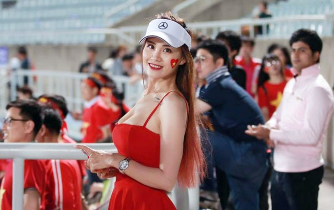 Hot girl ngủ gật và những bóng hồng nóng hết mức vì 'thiếu vải' Ảnh 2