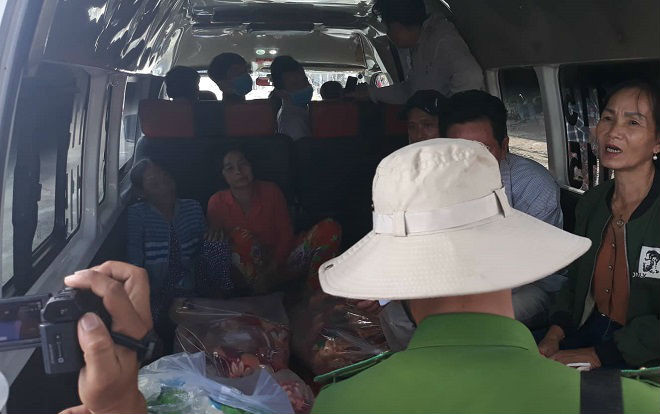 Vụ xe bồn bốc cháy dữ dội ở Bình Phước: Lúc bới trong đống đổ nát thì phát hiện 4 người trong gia đình đã chết cháy Ảnh 2