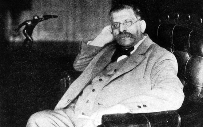 Gặp gỡ vị bác sĩ tiên phong nghiên cứu và lên tiếng vì cộng đồng người chuyển giới Ảnh 2