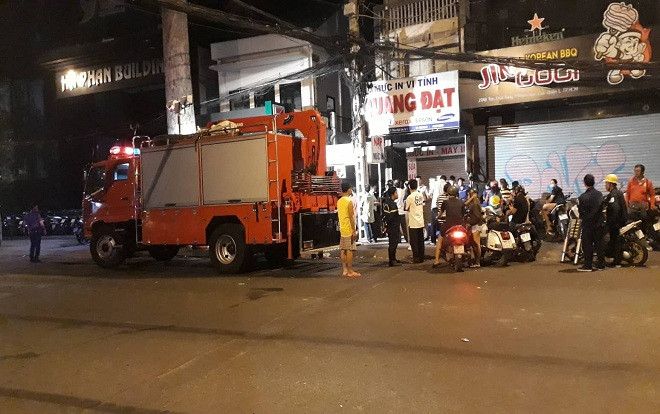 Đang ăn hủ tiếu, 1 công nhân bị giàn giáo công trình rơi trúng tử vong ở Sài Gòn Ảnh 2