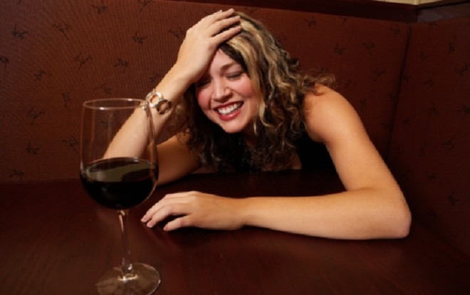 Gạ gẫm bạn gái mới quen vào khách sạn rồi giả vờ không mang tiền vay 500k, anh chàng bất ngờ 'mất trí nhớ' Ảnh 2