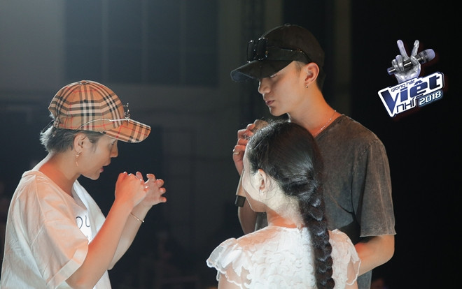 Soobin Hoàng Sơn - Vũ Cát Tường không rời học trò nửa bước, chăm chút kỹ càng cho vòng Trình diễn Ảnh 2