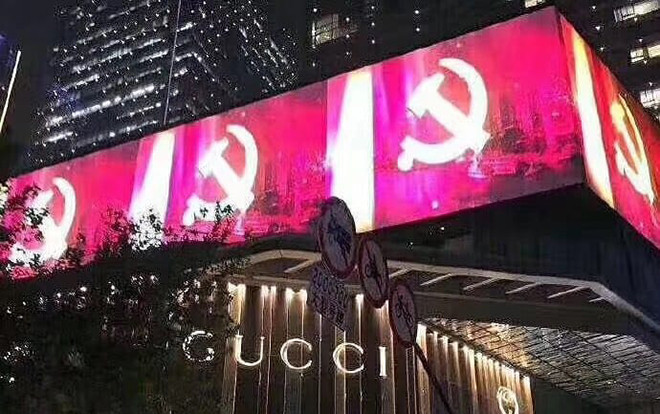 Gucci và Louis Vuitton 'cuống quýt' lo sợ bị tẩy chay như Dolce & Gabbana Ảnh 2