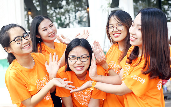 Ca sĩ Hoàng Bách cùng hàng ngàn sinh viên Hà Nội nhảy vì sự tử tế Ảnh 2