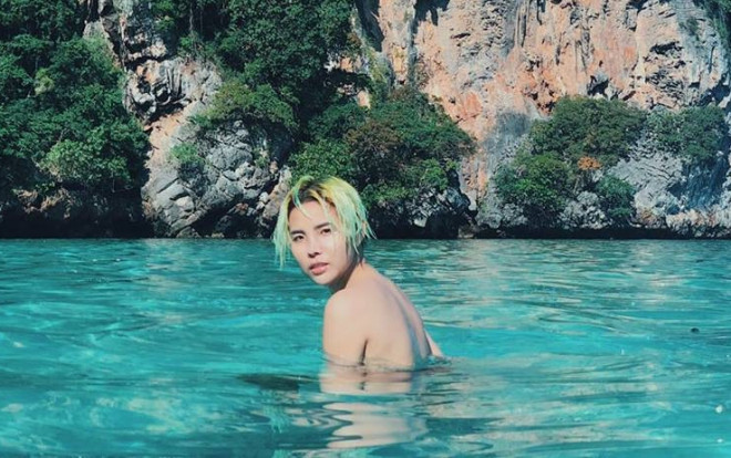 Hờ hững khoe lưng trần gợi cảm, Vũ Cát Tường được fan đặt cho biệt danh 'đằm thắm': Thúy Mèo! Ảnh 2