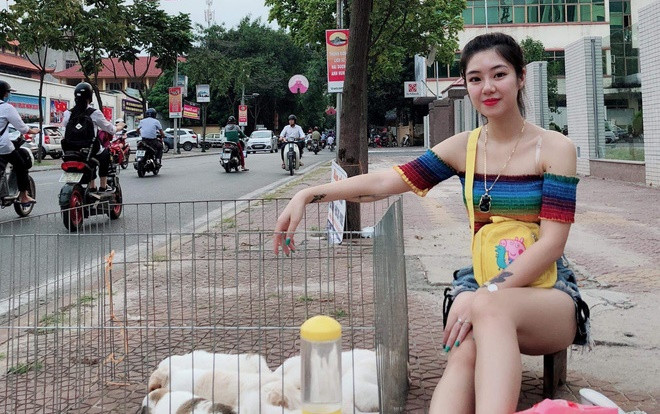 Cộng đồng mạng chết mê chết mệt với hot girl bán thú cưng bên lề đường Ảnh 2