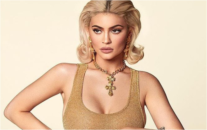 Em gái tỷ phú của Kim Kardashian nóng bỏng hút hồn trong bộ lịch thời trang 2019 Ảnh 2