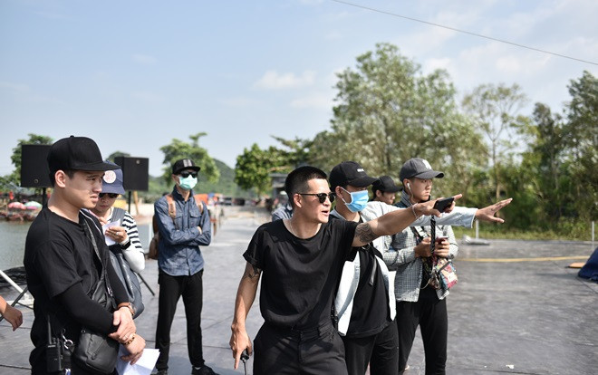 Việt Tú: Học hỏi từ Đông sang Tây cả 10 năm để làm trình diễn thực cảnh Ảnh 2