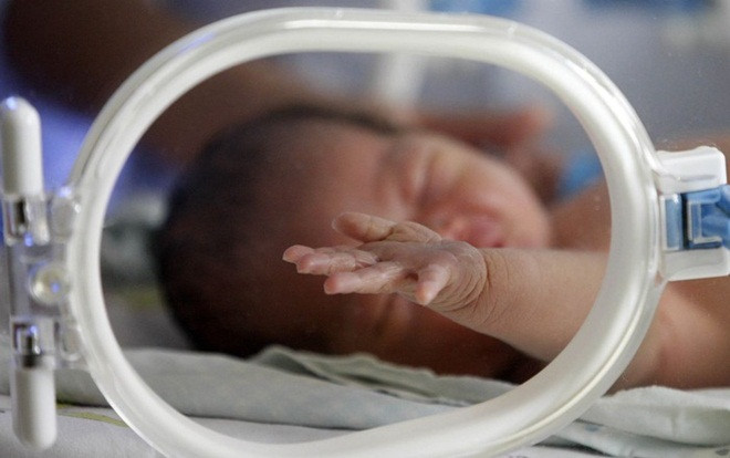 Trung Quốc: Đón 2 bé gái sinh đôi được chỉnh sửa gen đầu tiên trên thế giới, có khả năng chống nhiễm HIV Ảnh 2