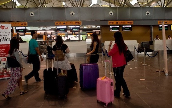 Hai khách Việt bị giữ tại Malaysia vì nói có bom trong hành lý bay Ảnh 2
