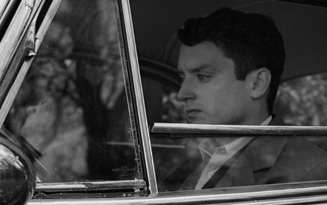 'Ánh lửa nơi vì sao': Tác phẩm nghệ thuật tả thực những ức chế tình cảm đồng giới vào thập kỷ đen trắng Ảnh 2