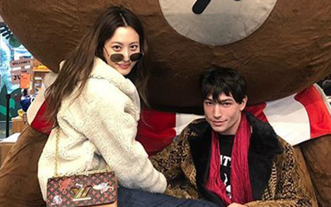 Cặp đôi của 'Fantastic Beasts' Erza Miller và Claudia Kim 'tình như cái bình' Ảnh 2