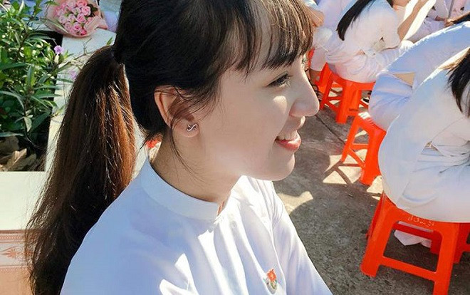 'Góc nghiêng thần thánh' của nữ sinh Bình Phước và bức ảnh chính diện khiến nhiều người ngỡ ngàng Ảnh 2