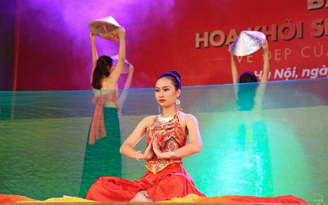 Thí sinh Hoa khôi sinh viên miền Bắc khoe vẻ đẹp tài năng trên sân khấu ĐH Xây dựng Ảnh 2
