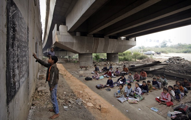 Chuyện về những người thầy khiến cả thế giới nể phục vì làm được điều vượt xa trách nhiệm của một giáo viên Ảnh 2