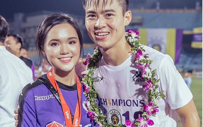 Em vợ Văn Quyết dậy sớm mua đồ cho nam vương AFF Cup 2018 Ảnh 2