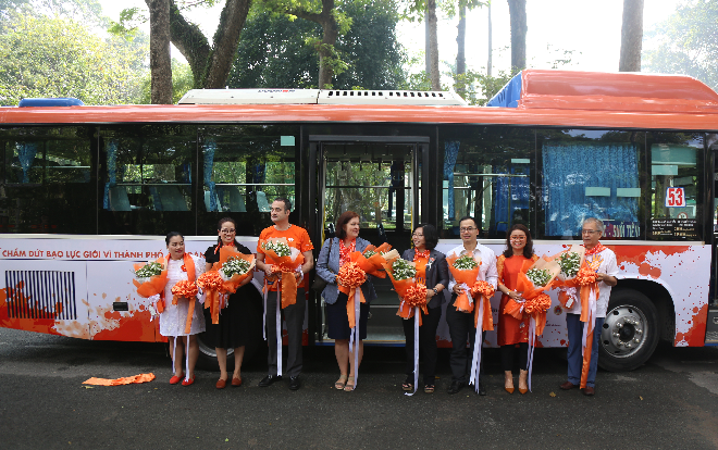 Lắp camera và loa cảnh báo ngăn chặn quấy rối tình dục trên 26 xe buýt công cộng ở Sài Gòn Ảnh 2