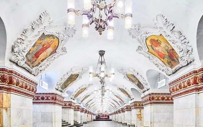 Choáng ngợp trước vẻ đẹp nguy nga của tàu điện ngầm ở Nga Ảnh 2