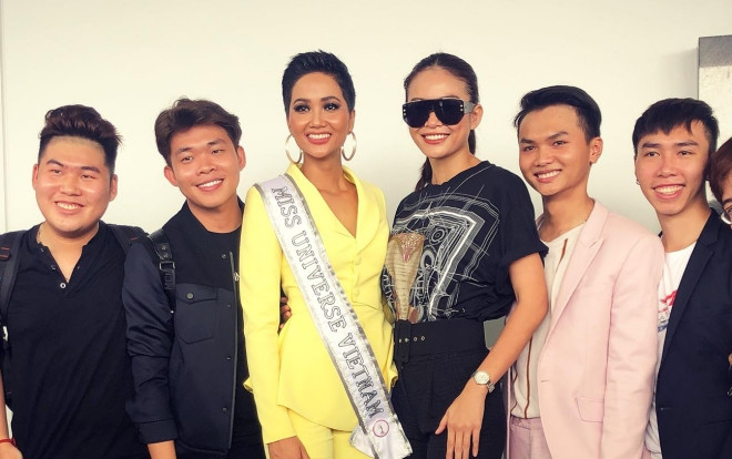 Mâu Thủy 'chất lừ' tiễn H'Hen Niê đi thi và bị fan 'khai quật' bí ẩn phía sau cặp kính 'cool ngầu' Ảnh 2