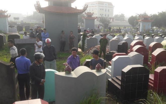 Công an vào cuộc vụ hàng trăm ngôi mộ nghi bị đập phá bát hương trong đêm ở Hưng Yên Ảnh 2