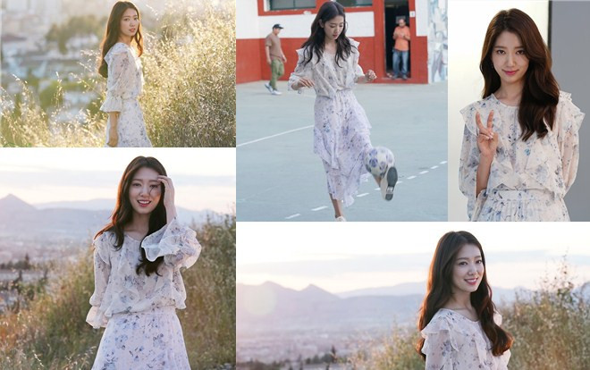 Park Shin Hye xinh đẹp tựa nữ thần, chơi bóng đá trên phim trường 'Memories Of The Alhambra' Ảnh 2
