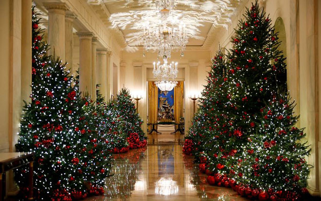 Bà Melania bị chỉ trích 'cách trang trí ma quái' cho Nhà Trắng dịp Giáng sinh Ảnh 2
