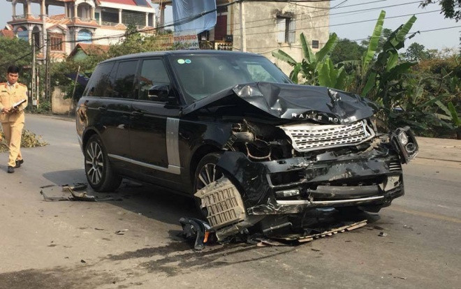 Xế sang Range Rover đâm nữ hiệu trưởng tử vong rồi lao vào xe container Ảnh 2