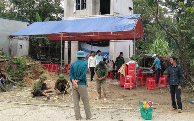 Vụ chồng chết dưới sông vợ tử vong bên hông nhà với vết cắt ở cổ: Phát hiện mảnh giấy có nội dung khó ngờ Ảnh 2