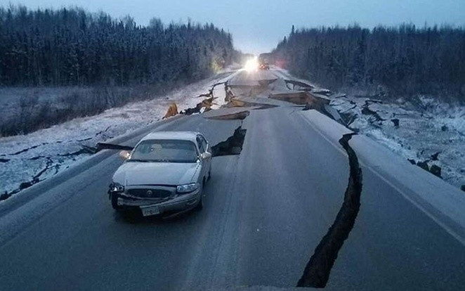 Quang cảnh đổ nát sau động đất 7 độ richter rung chuyển Alaska Ảnh 2