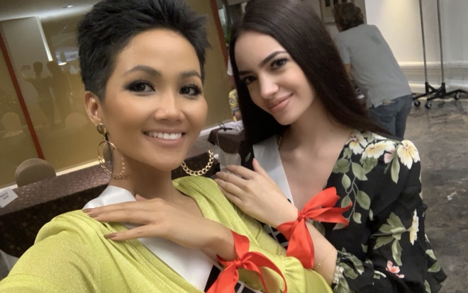 Bạn có biết: Từ lúc đăng quang đến hiện tại, có một người bạn luôn đồng hành cùng H'Hen Niê? Ảnh 2