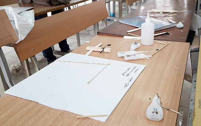 Góc kém sang: Sinh viên để rác ngập phòng sau tiết học, còn đâu hình ảnh người trẻ văn minh, hiện đại? Ảnh 2