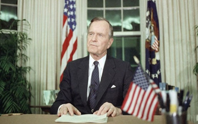 Ông Trump điều Không lực Một chở thi hài cố Tổng thống George H.W. Bush tới Washington Ảnh 2