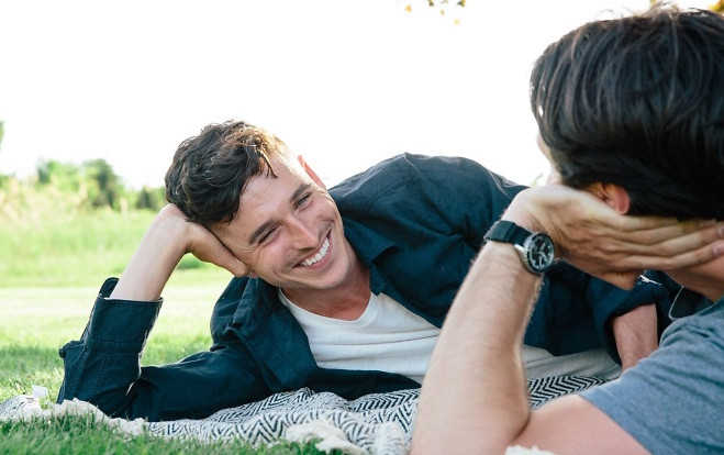 5 cách dễ dàng nhận biết một anh chàng có rơi vào vòng xoáy tình cảm cùng bạn hay không? Ảnh 2