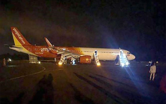 Vụ máy bay bị văng bánh tại sân bay Buôn Ma Thuột: Thu bằng lái của 2 phi công VietJet Ảnh 2
