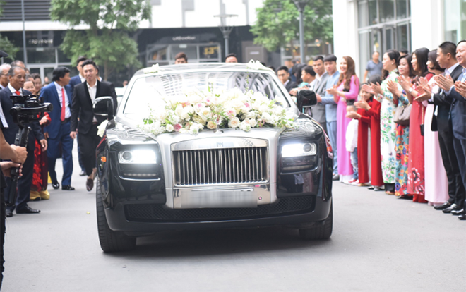 Dàn 'xế hộp' khủng trong đám cưới của Á hậu Thanh Tú và chú rể hơn cô 16 tuổi CEO Nguyễn Thành Phương Ảnh 2