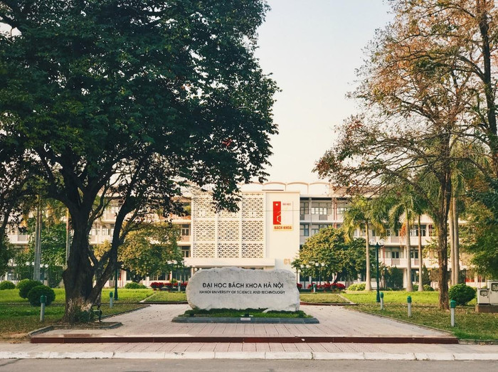 Nhân mùa phong lá đỏ, đi tìm những ngôi trường có mùa lá đổi màu đẹp nhất Việt Nam, lên hình xinh như ở trời Tây Ảnh 13