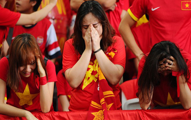 Vừa mừng chiến thắng trước Philippines, CĐV Việt Nam đón 'cú sốc lớn' Ảnh 2