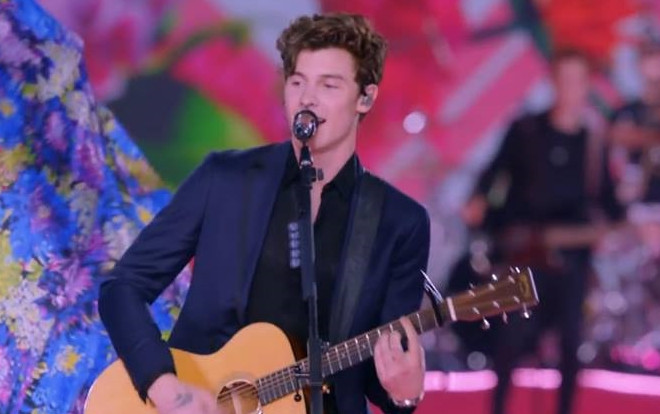 Ngắm 'nam thần' Shawn Mendes mòn mắt, thêm dàn Victoria's Secret phụ hoạ: con dân sao chịu thấu? Ảnh 2
