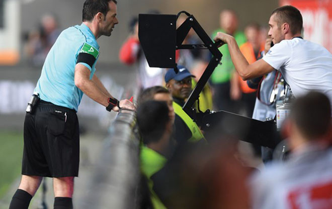 Nóng: Champions League mùa này sẽ sử dụng công nghệ V.A.R từ vòng knock-out Ảnh 2