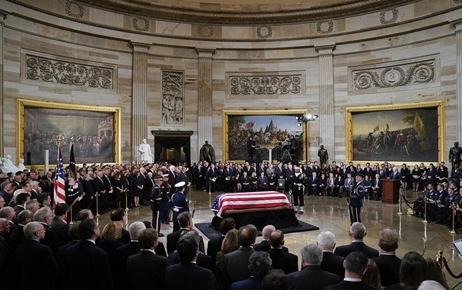 Lễ viếng cố Tổng thống Bush 'cha' trong Đồi Capital Ảnh 2