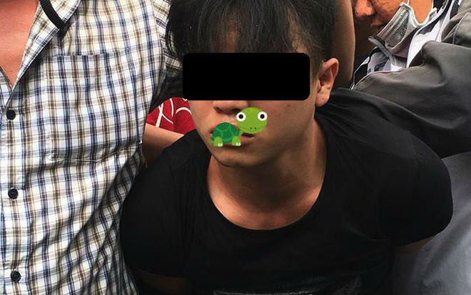 Bị 'tóm' khi đang trộm xe máy, nam thanh niên còn hất tóc kiêu ngạo hỏi 'đẹp trai thì không được đi ăn cắp hả dì Hai' Ảnh 2