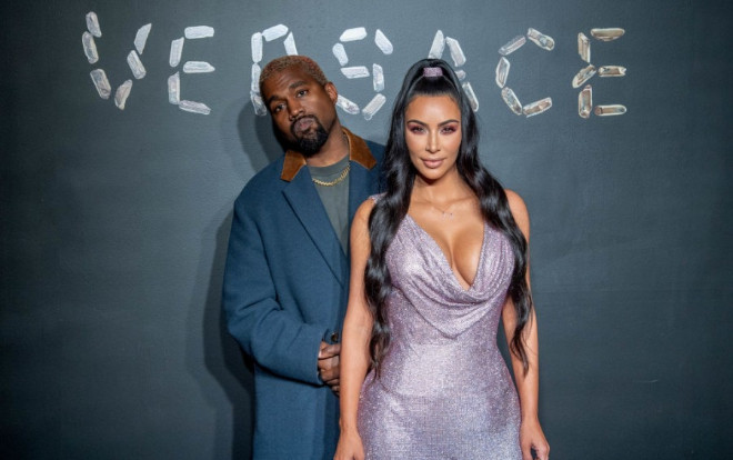 Kim Kardashian mặc váy ngắn khoe đường cong huyền thoại tại tiệc thời trang Ảnh 2