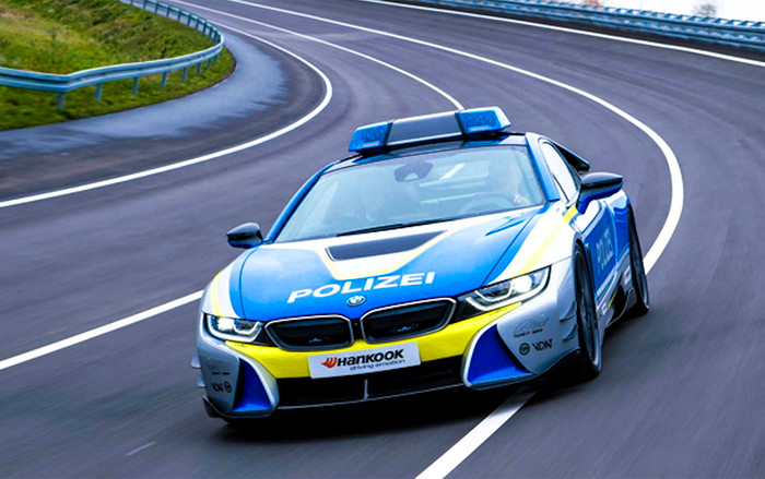 Cận cảnh chiếc xe đẹp mê ly của cảnh sát Đức mà ai cũng muốn được sở hữu Ảnh 2