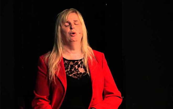 Khiếm thị, là người chuyển giới nữ yêu nữ, Emily Brothers đã khiến thế giới phải trầm trồ với nghị lực của mình Ảnh 2